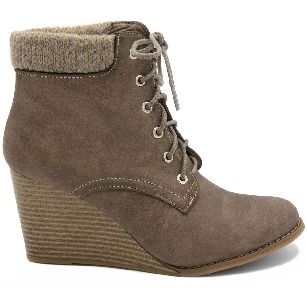 Nautica Ankle Bootie with Sweater Collar, NWT, NIB